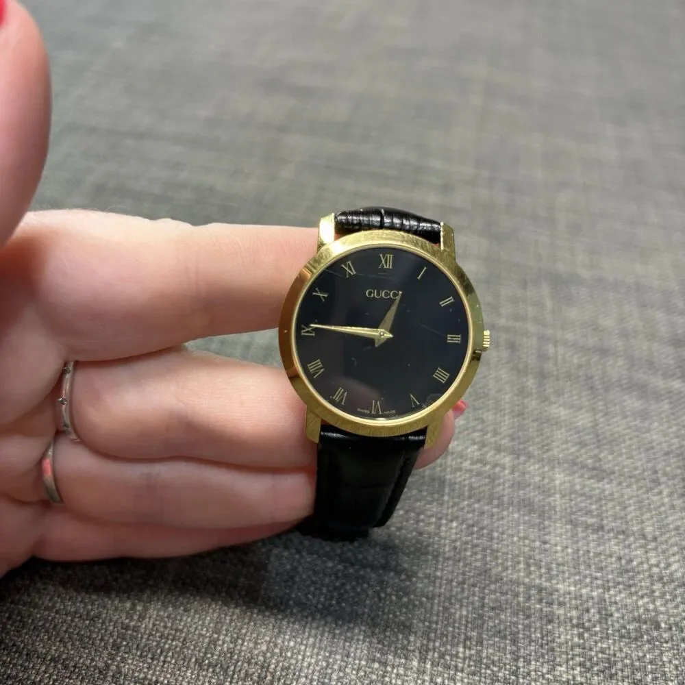 Vintage Gucci 2200M Gold Tone Black Dial Roman Numerals Swiss Quartz Watch